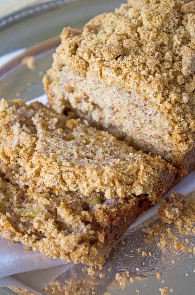 I've never shredded an apple for a recipe. Banana Streusel Bread Recipe - Banana Bread with Streusel Topping • Go Go Go Gourmet