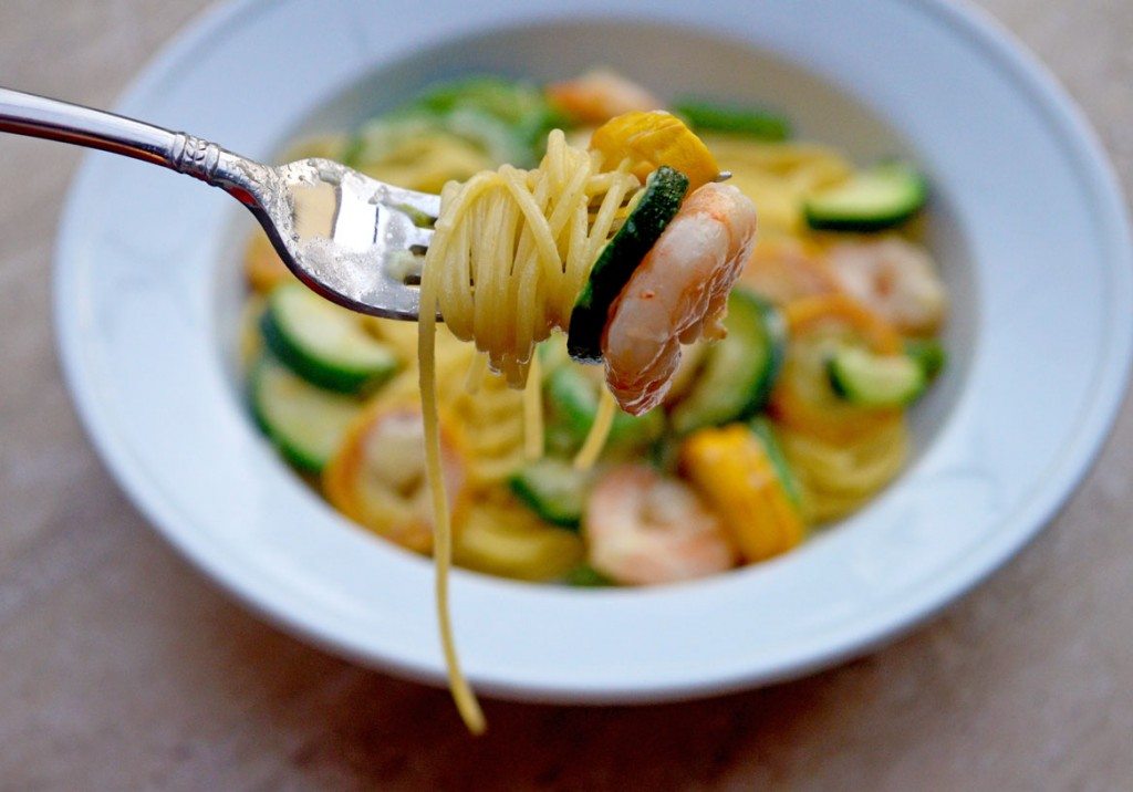 Shrimp & Vegetable Pasta with Creamy Garlic Sauce | Go Go Go Gourmet