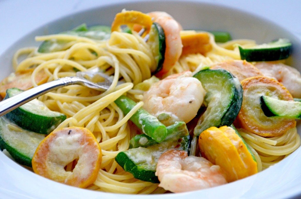 Shrimp & Vegetable Pasta with Creamy Garlic Sauce | Go Go Go Gourmet