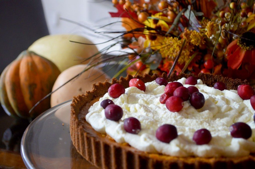 This Ginger #Pumpkin Tart totally deserves a place at your table this #fall- totally delicious and only 5 ingredients! | Go Go Go Gourmet