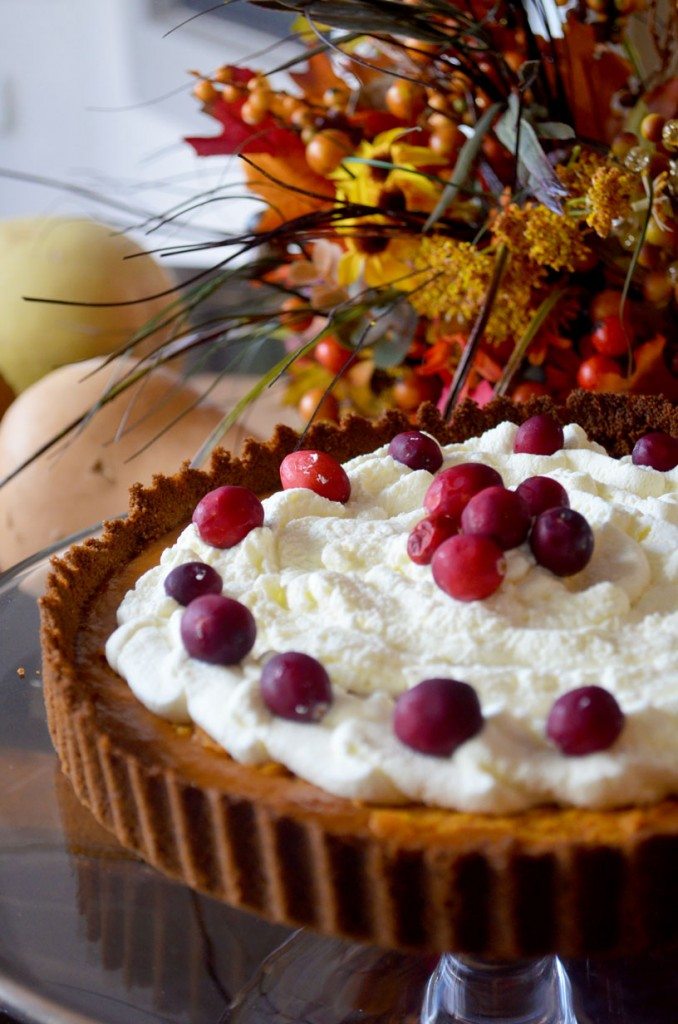 This Ginger #Pumpkin Tart totally deserves a place at your table this #fall- totally delicious and only 5 ingredients! | Go Go Go Gourmet