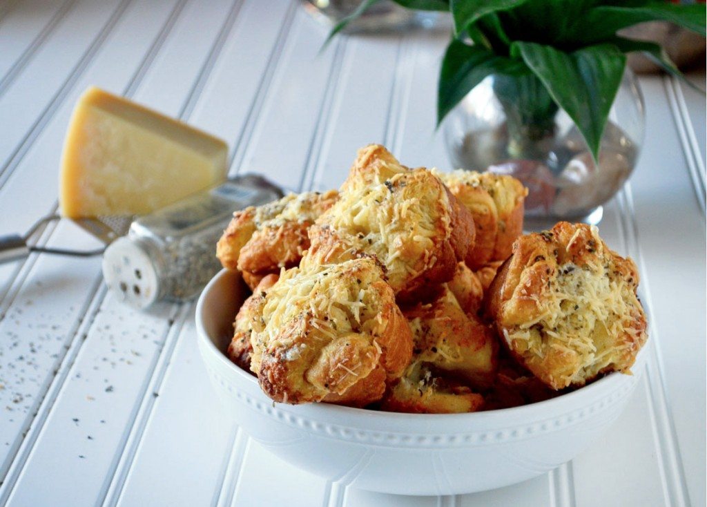 Store bought dough re-imagined to make these delectable dinner rolls, brimming with cheese and herbs. | Go Go Go Gourmet