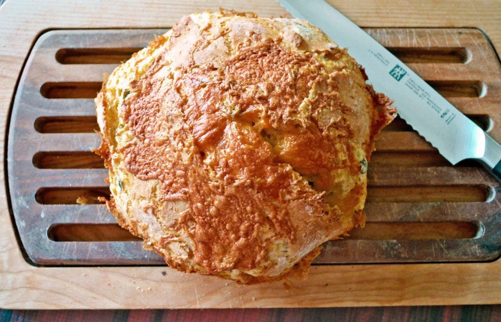 Cheddar Jalepeno Bread- no proofing, no knead, no punching down. The easiest bread ever! | Go Go Go Gourmet