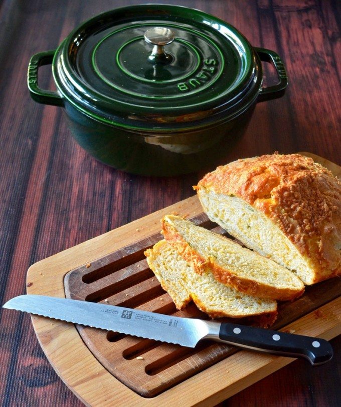 Cheddar Jalepeno Bread- no proofing, no knead, no punching down. The easiest bread ever! | Go Go Go Gourmet