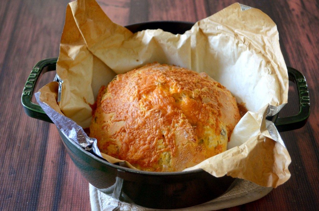 Cheddar Jalepeno Bread- no proofing, no knead, no punching down. The easiest bread ever! | Go Go Go Gourmet
