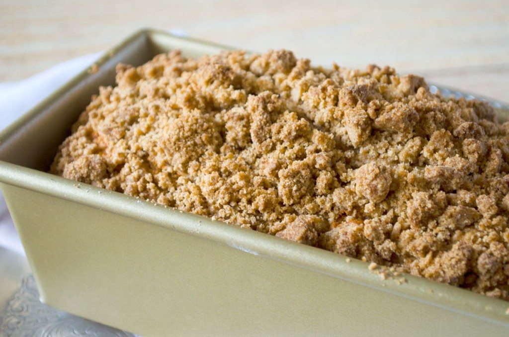 Banana Bread with Streusel Topping | Go Go Go Gourmet @gogogogourmet