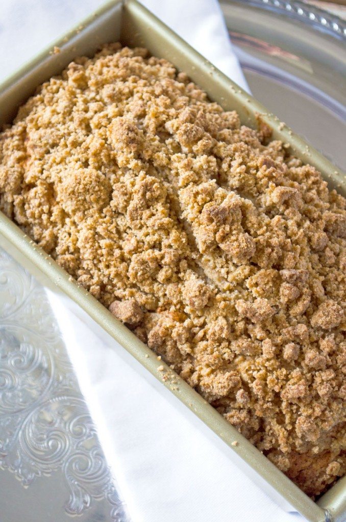 Banana Bread with Streusel Topping | Go Go Go Gourmet @gogogogourmet