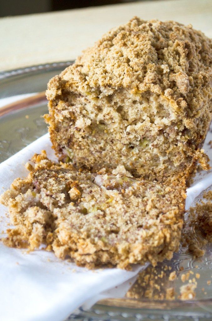 Banana Bread with Streusel Topping | Go Go Go Gourmet @gogogogourmet