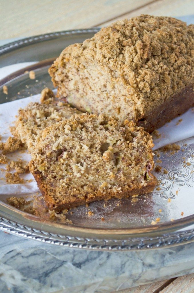 Banana Bread with Streusel Topping | Go Go Go Gourmet @gogogogourmet