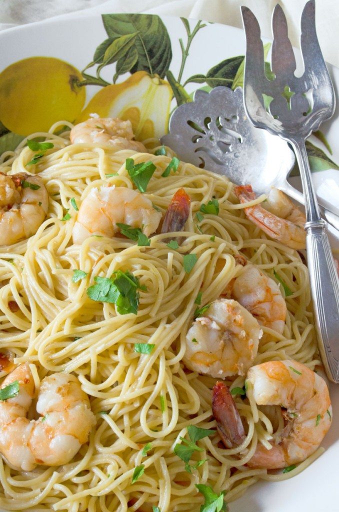 Fast and easy, this flavorful Shrimp Scampi comes together with ingredients you probably already have. | Go Go Go Gourmet @gogogogourmet