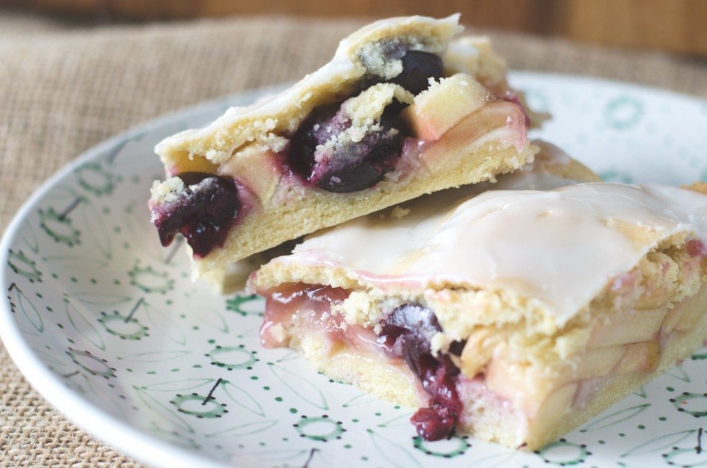 Apple Cherry Cookie Bars | Go Go Go Gourmet @gogogogourmet