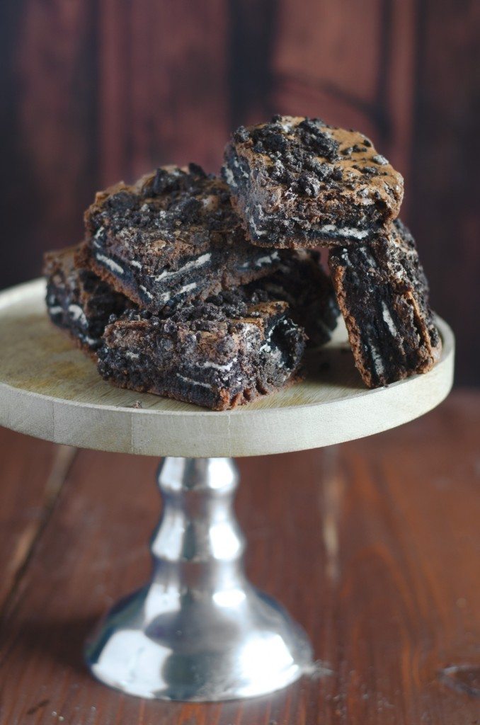 This Oreo Brownies recipe just needs a few pantry ingredients for a fudge brownie stuffed with Oreos- or use a box mix! | @gogogogourmet