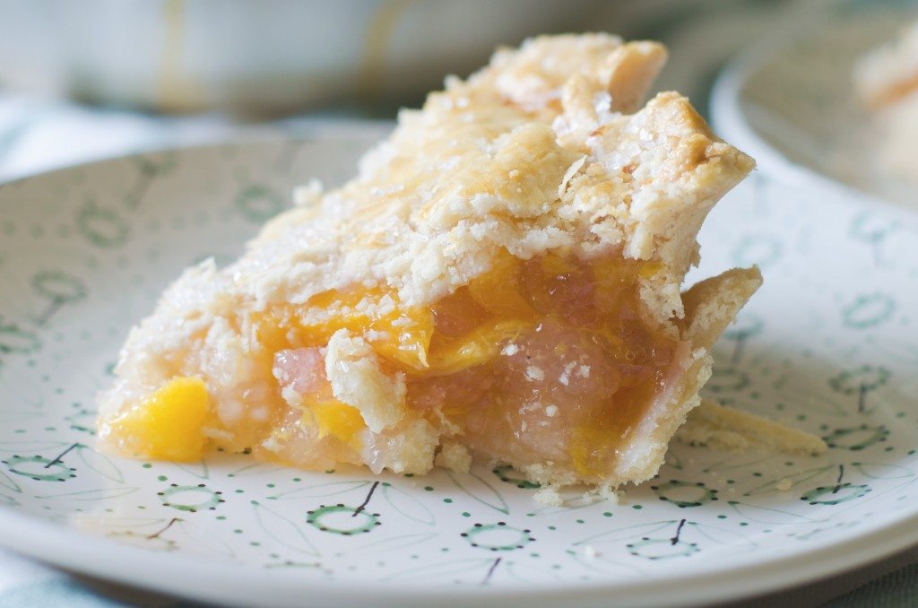 Classic Peach Pie- the perfect summer dessert! | Go Go Go Gourmet @gogogogourmet