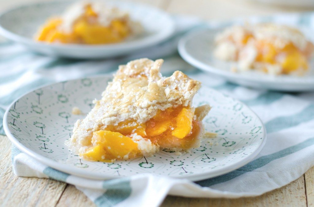 Classic Peach Pie- the perfect summer dessert! | Go Go Go Gourmet @gogogogourmet