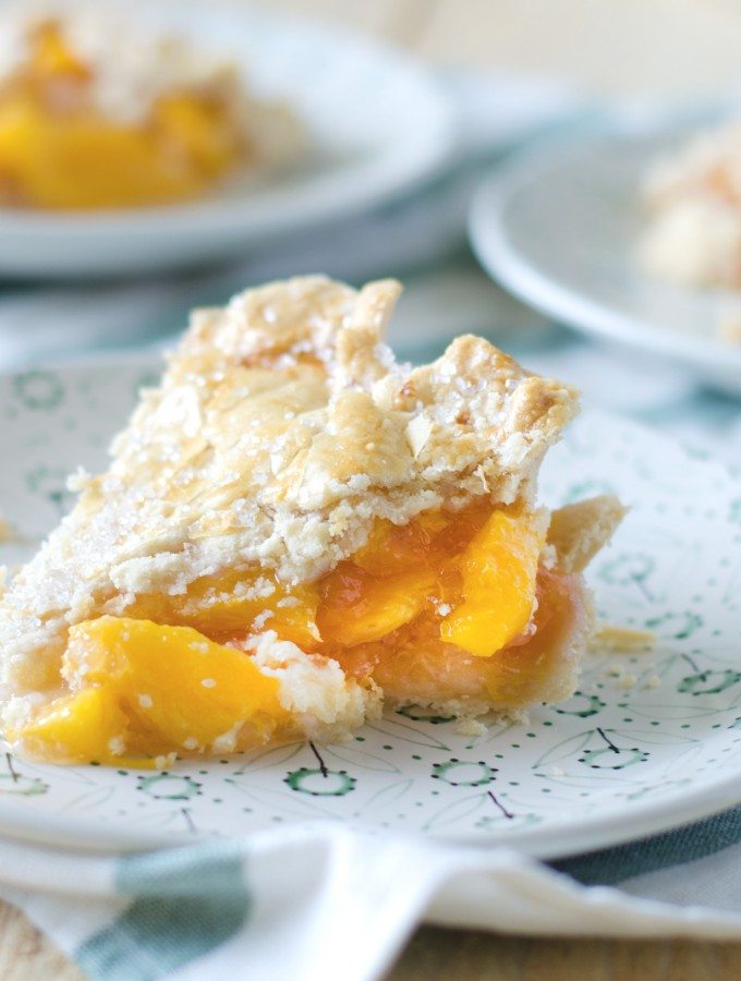 Classic Peach Pie- the perfect summer dessert! | Go Go Go Gourmet @gogogogourmet