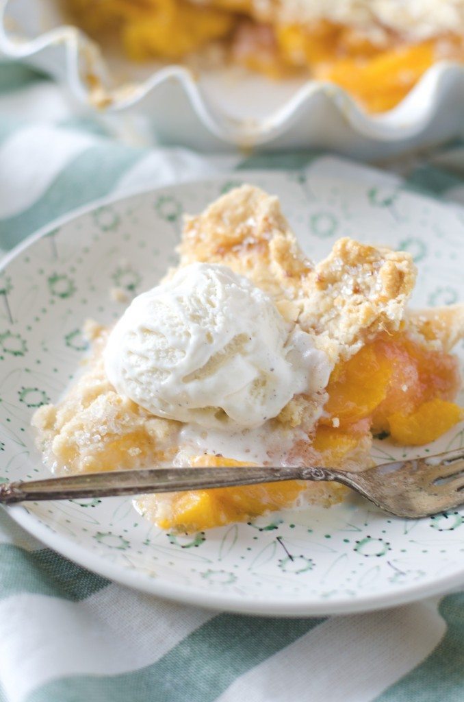 Classic Peach Pie- the perfect summer dessert! | Go Go Go Gourmet @gogogogourmet