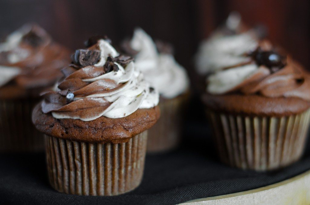 These Java Chip Cupcakes are the cake version of the popular Starbucks frappuccino. | @gogogogourmet