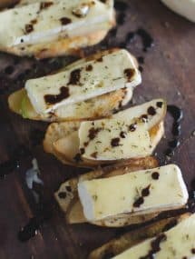 Pear and Brie Crostini with Thyme and Balsamic | Go Go Go Gourmet @gogogogourmet