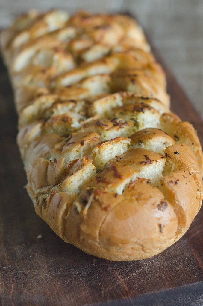 Pesto Garlic Cheese Bread | Go Go Go Gourmet @gogogogourmet