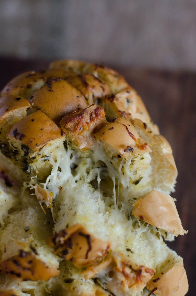 Pesto Garlic Cheese Bread | Go Go Go Gourmet @gogogogourmet