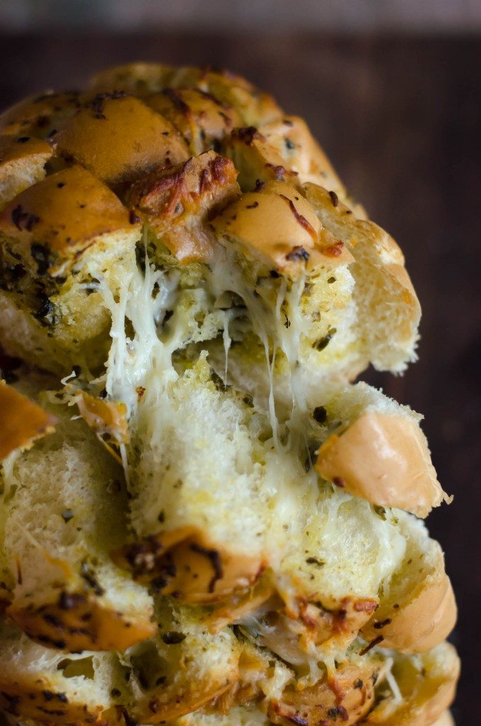 Pesto Garlic Cheese Pullapart Bread-6