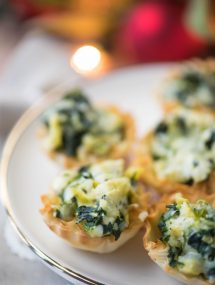 These Spinach Artichoke Dip Cup Bites are the perfect party appetizer! | @gogogogourmet