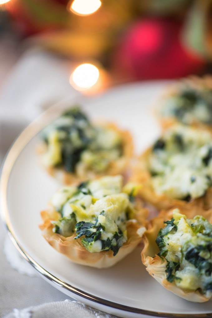 These Spinach Artichoke Dip Cup Bites are the perfect party appetizer! | @gogogogourmet