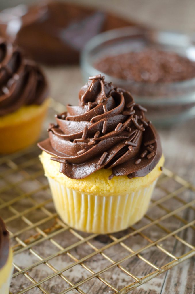 Boston Cream Cupcakes | Go Go Go Gourmet @gogogogourmet