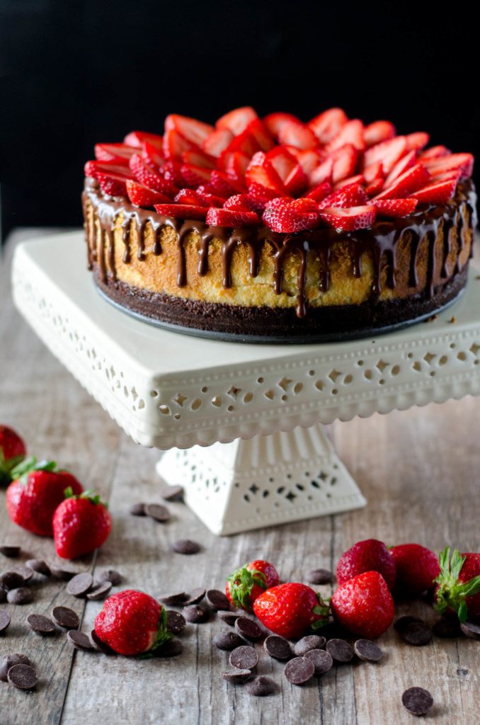 Chocolate Covered Strawberry Cheesecake - chocolate cookie crust, a layer of chocolate ganache, topped with a not-too-dense, not-too-sweet cheesecake, more ganache and fresh strawberries | Go Go Go Gourmet @gogogogourmet