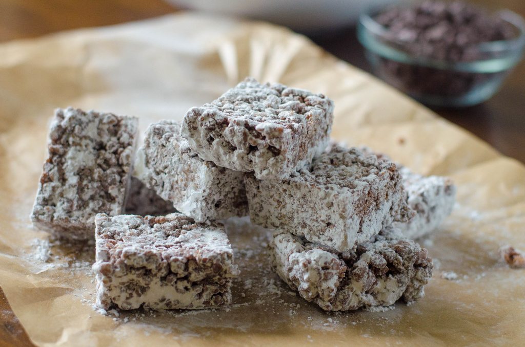 Muddy Buddy / Puppy Chow Rice Krispie Treats | Go Go Go Gourmet @gogogogourmet