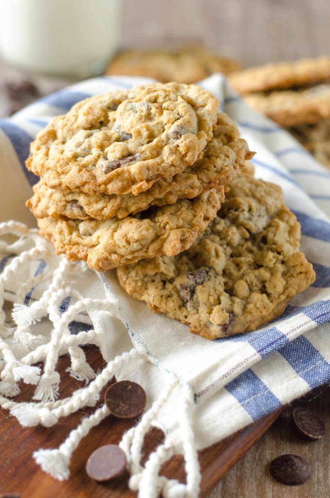 Soft and Chewy Oatmeal Chocolate Chip Cookies | Go Go Go Gourmet @gogogogourmet