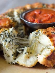 Pull Apart Cheese Stuffed Spinach Artichoke Bread- a cheesy stuffed bread appetizer that everyone is sure to love! | Go Go Go Gourmet @gogogogourmet