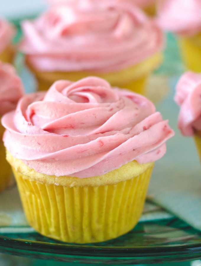 Strawberry Lemonade Cupcakes | Go Go Go Gourmet @gogogogourmet