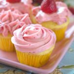 Strawberry Lemonade Cupcakes | Go Go Go Gourmet @gogogogourmet