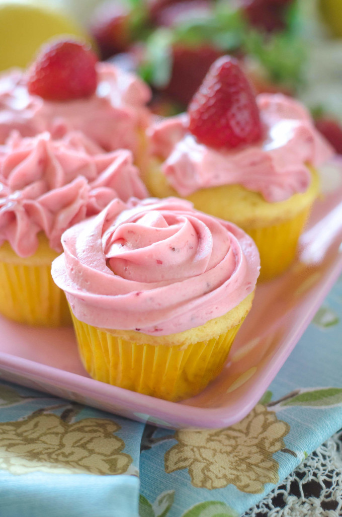 Strawberry Lemonade Cupcakes | Go Go Go Gourmet @gogogogourmet