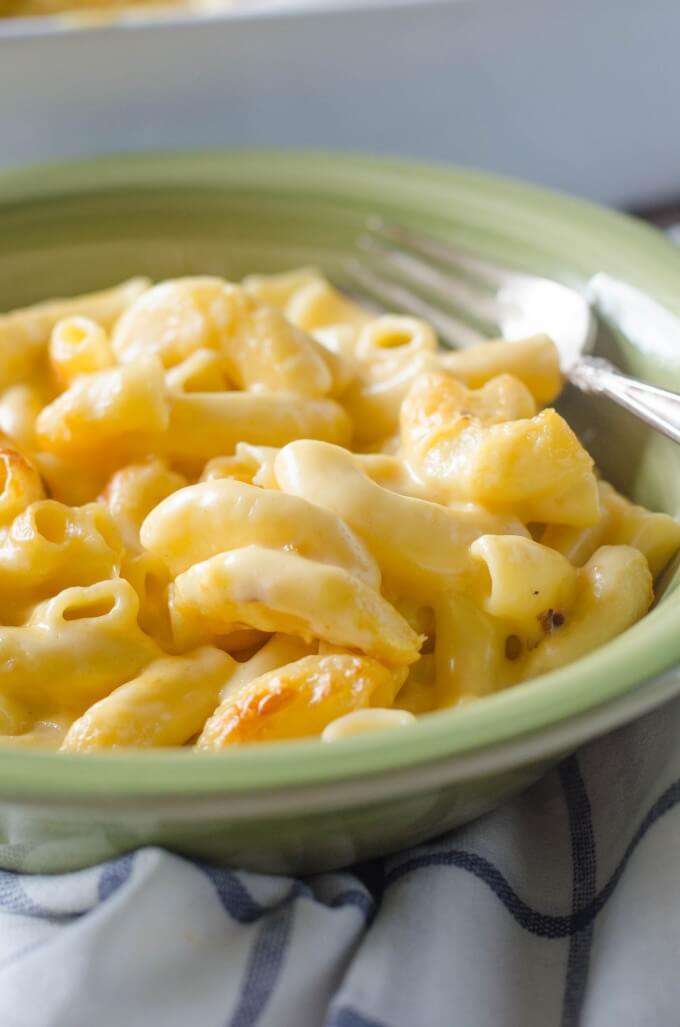 Perfectly creamy and totally addicting! Copycat Stouffer's Mac and Cheese | @gogogogourmet