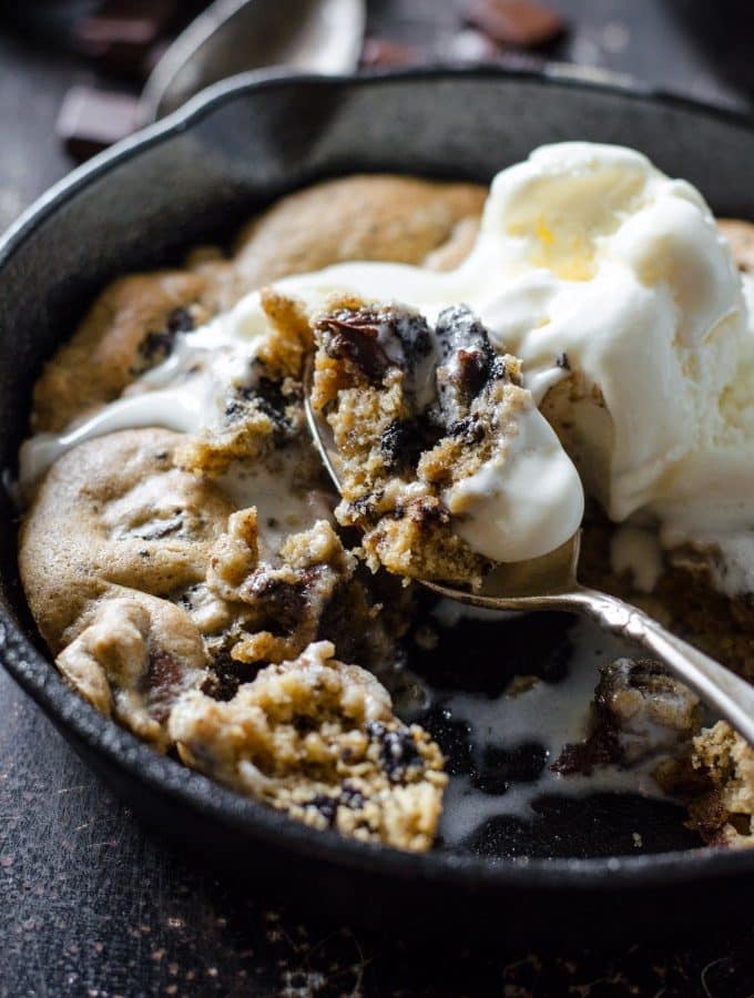 Oreo Chocolate Chip Skillet Cookie | Go Go Go Gourmet @gogogogourmet