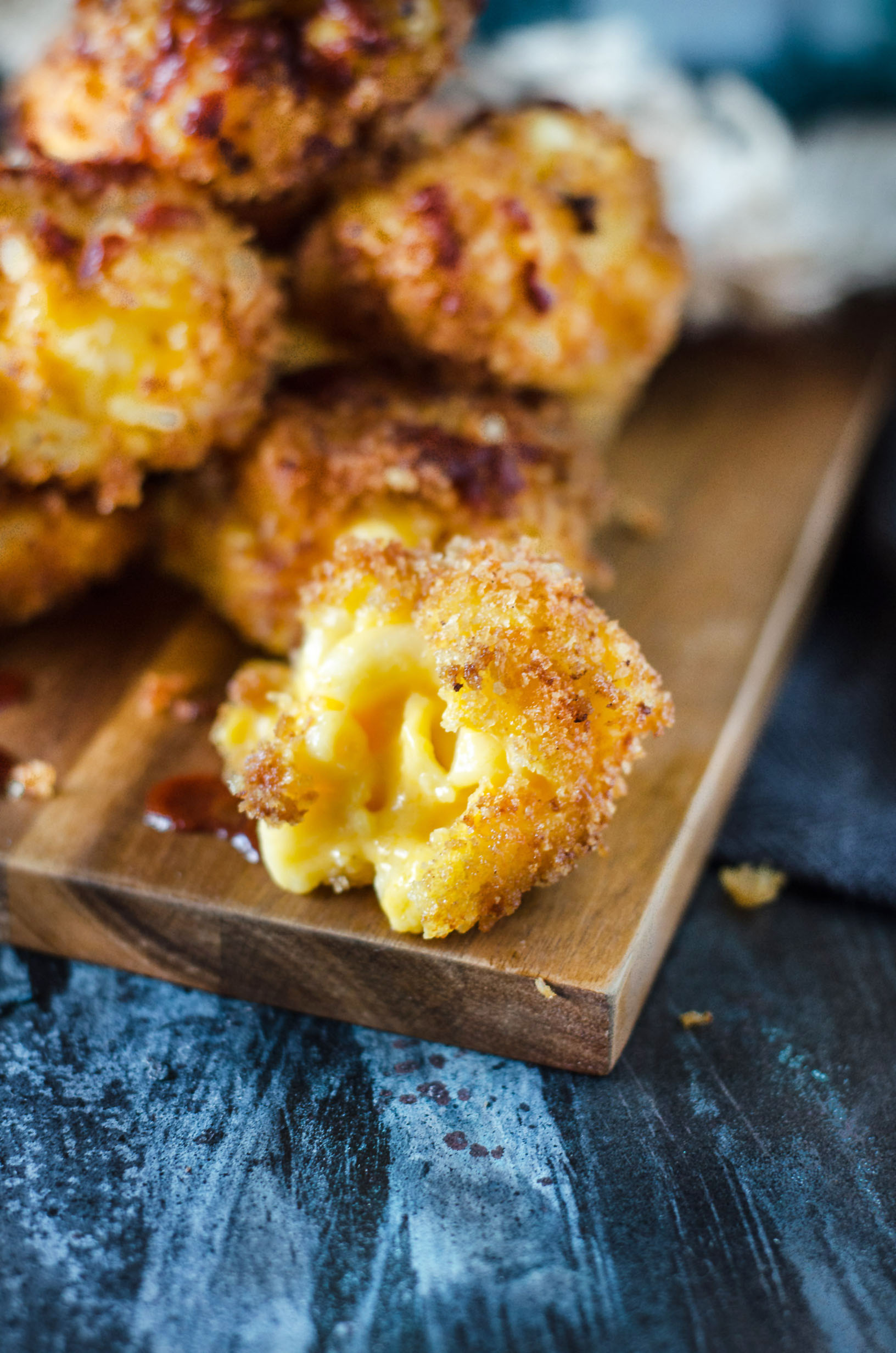 Sriracha Fried Mac and Cheese Balls | Go Go Go Gourmet @gogogogourmet