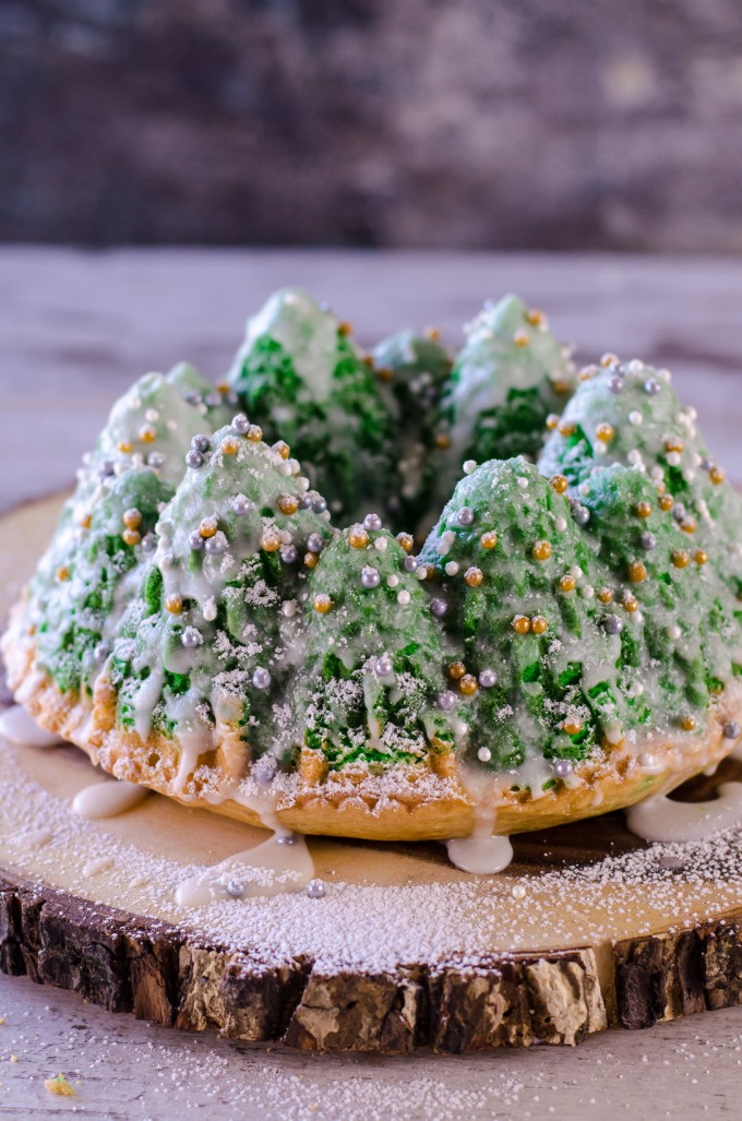 How to make a Christmas Bundt Cake - Snowy Forest! #christmas #bundtcake # bundt 