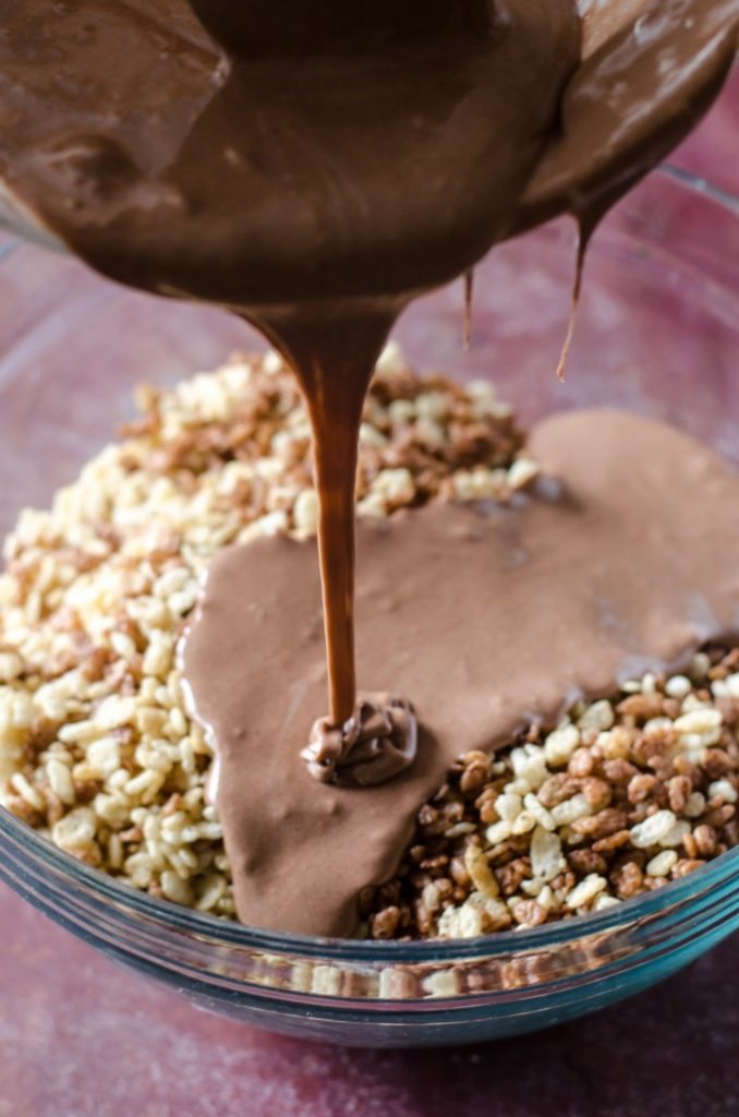 Hot Chocolate Rice Krispie Treats- a fast and easy holiday no-bake treat!! | @gogogogourmet
