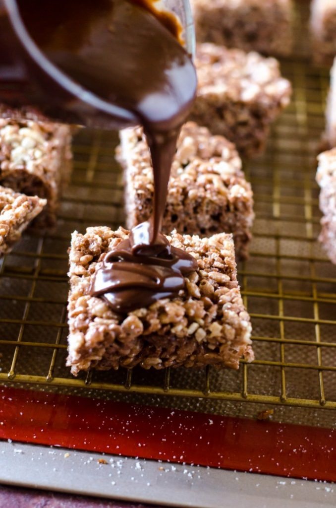 Hot Chocolate Rice Krispie Treats- a fast and easy holiday no-bake treat!! | @gogogogourmet