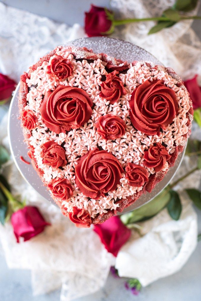 Chocolate Flower Cake- red roses and light pink drop flowers. This cake is SO easy! @gogogogourmet