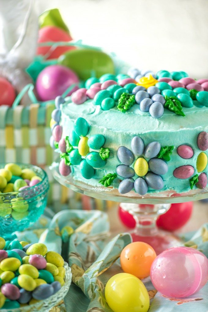 Cute and easy Easter cakes, including bunny cakes, lamb cakes, and chocolate nest cakes with festive sprinkles