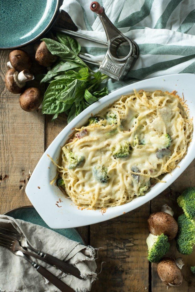 Cheesy Chicken Spaghetti- a fast and easy weeknight meal using rotisserie chicken! | @gogogogourmet