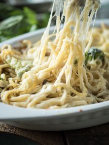 Cheesy Chicken Spaghetti- a fast and easy weeknight meal using rotisserie chicken! | @gogogogourmet