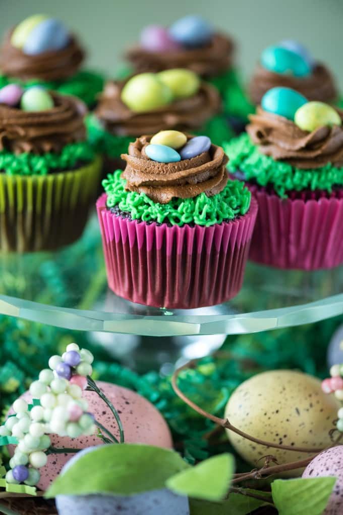 These Easter Birds Nest Cupcakes are an adorable and easy dessert to make for your Easter egg hunts! Two quick decorating maneuvers and some Easter candy are all that it takes! | @gogogogourmet