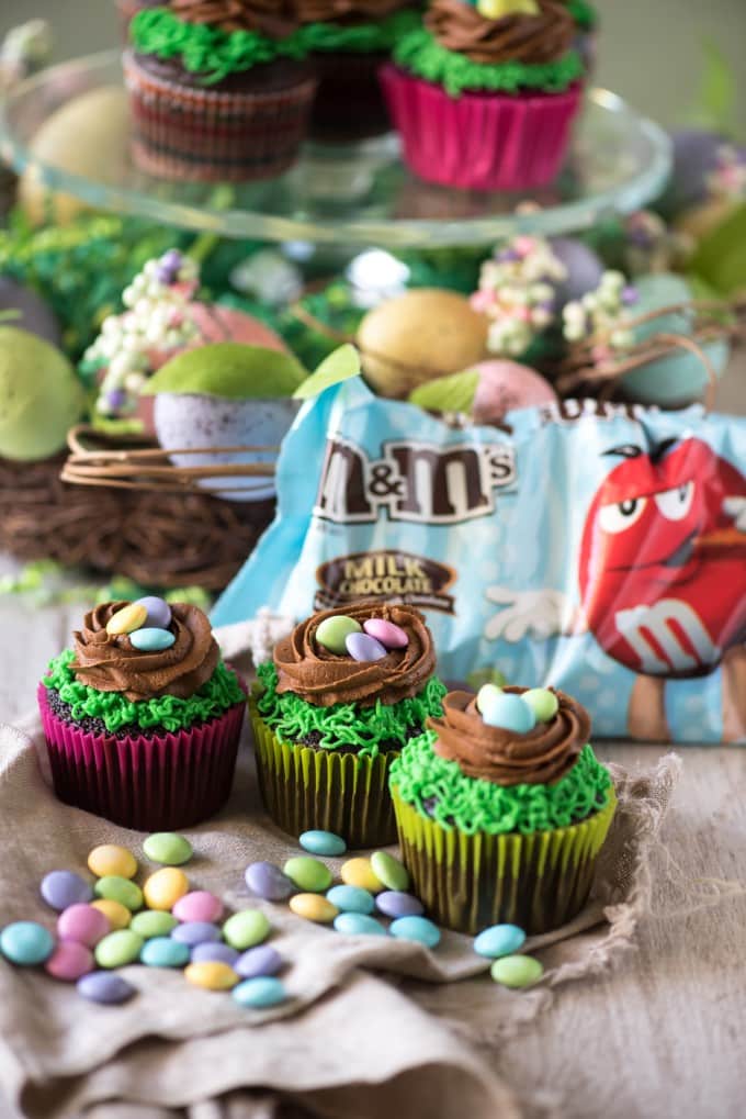 These Easter Birds Nest Cupcakes are an adorable and easy dessert to make for your Easter egg hunts! Two quick decorating maneuvers and some Easter candy are all that it takes! | @gogogogourmet