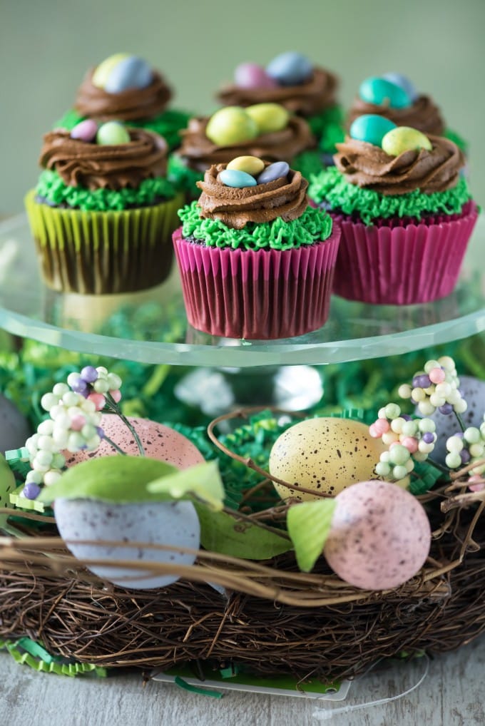 These Easter Birds Nest Cupcakes are an adorable and easy dessert to make for your Easter egg hunts! Two quick decorating maneuvers and some Easter candy are all that it takes! | @gogogogourmet