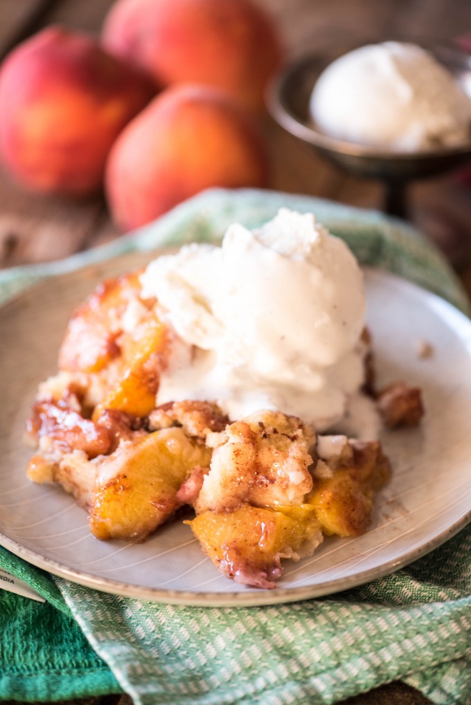 Slow Cooker Peach Cobbler Cake is the best and easiest way to use up summer's amazing peaches. No oven required! | @gogogoggourmet
