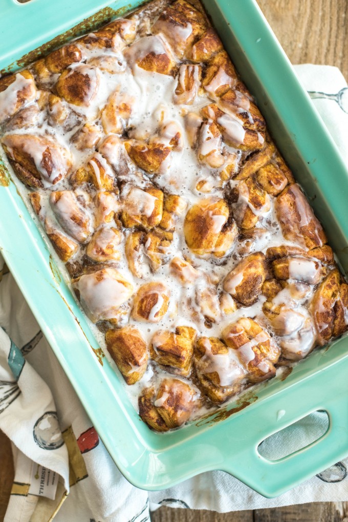 This Pumpkin Cinnamon Roll French Toast Casserole only has five ingredients and is ready in under 45 minutes. Perfect for fall mornings! | @gogogogourmet